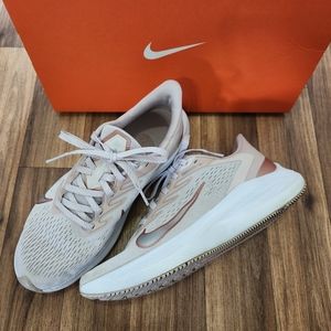 Nike Zoom Winflo 7 Running Shoes, Size 8, Pink, White, Silver.